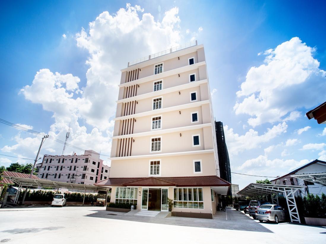 P.A. Thani Hotel Nakhon Sawan Extérieur photo