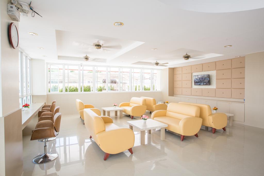P.A. Thani Hotel Nakhon Sawan Extérieur photo