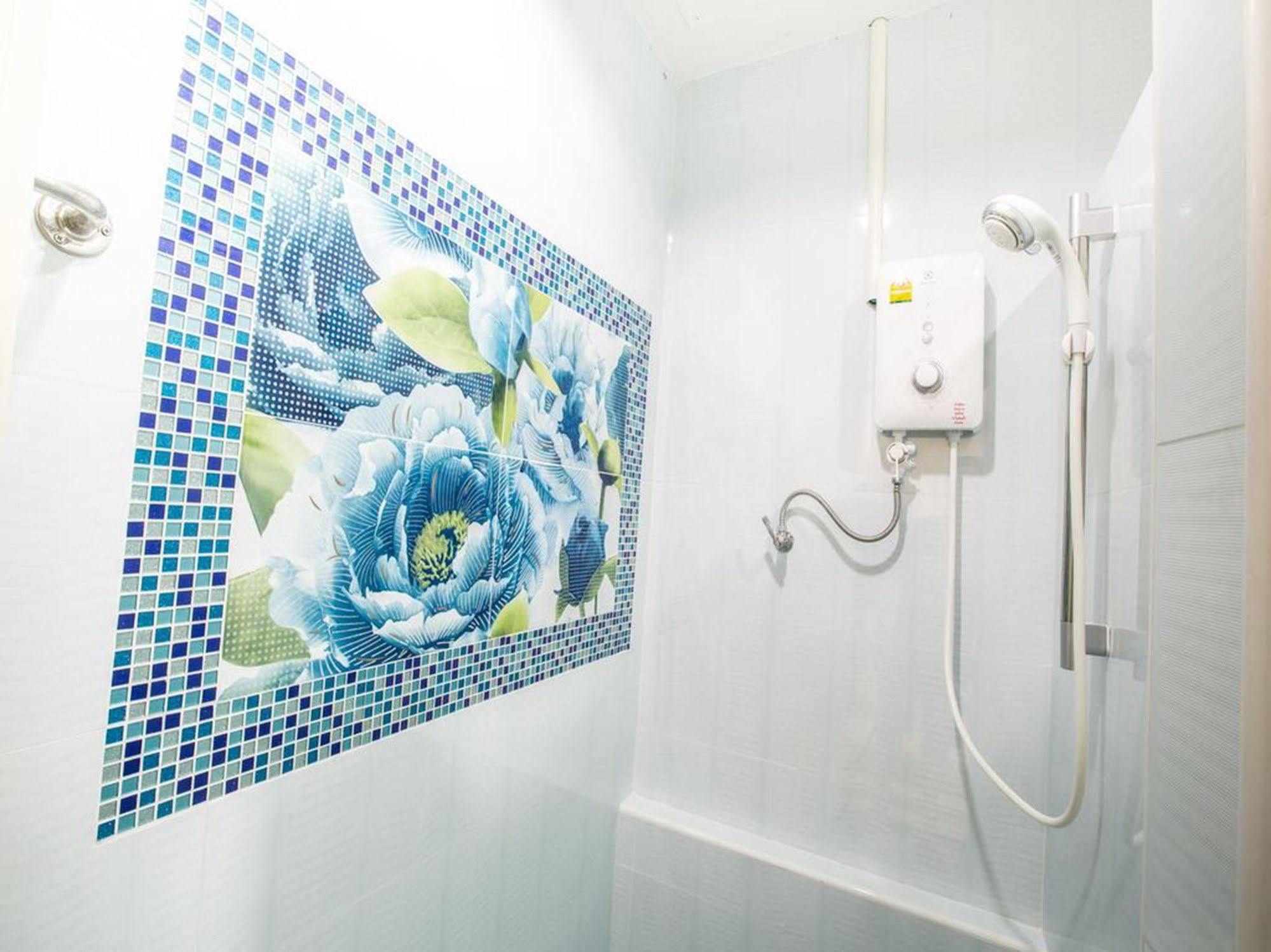 P.A. Thani Hotel Nakhon Sawan Extérieur photo