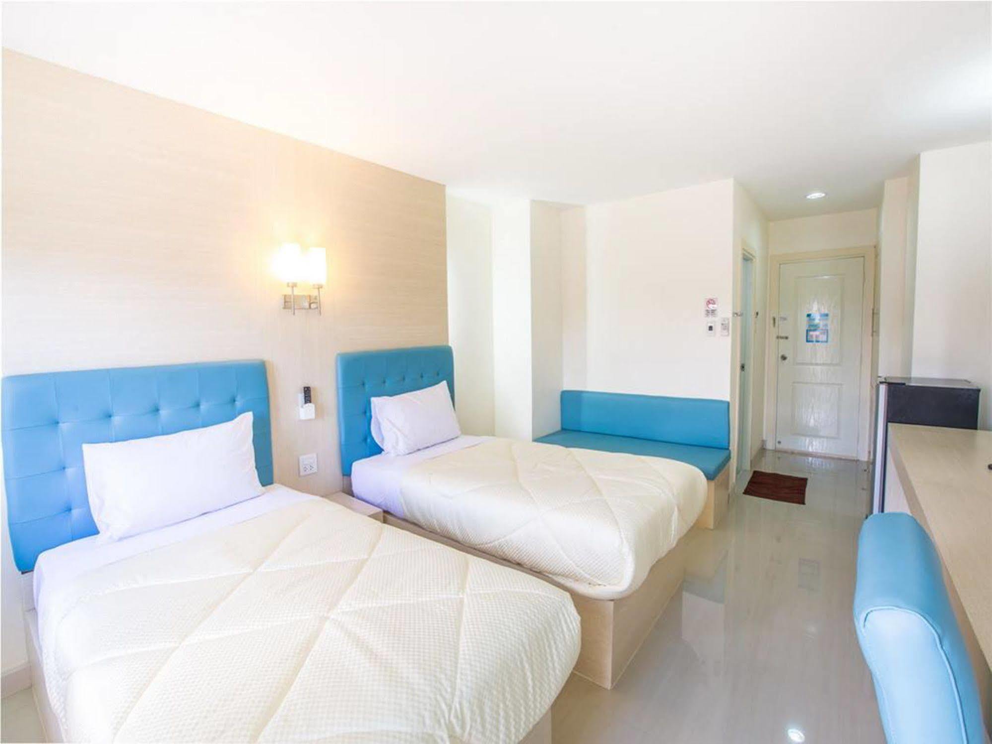 P.A. Thani Hotel Nakhon Sawan Extérieur photo