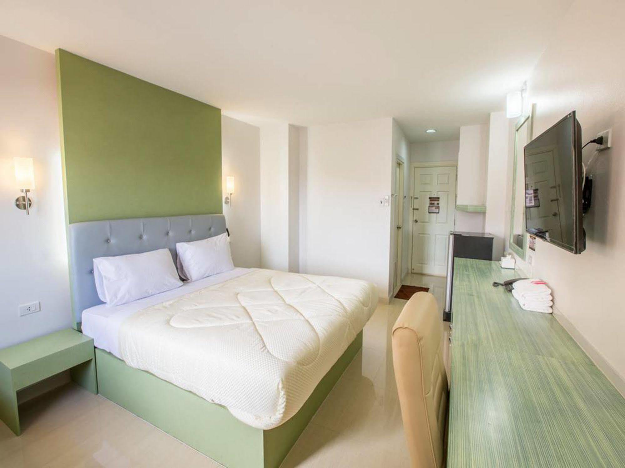 P.A. Thani Hotel Nakhon Sawan Extérieur photo