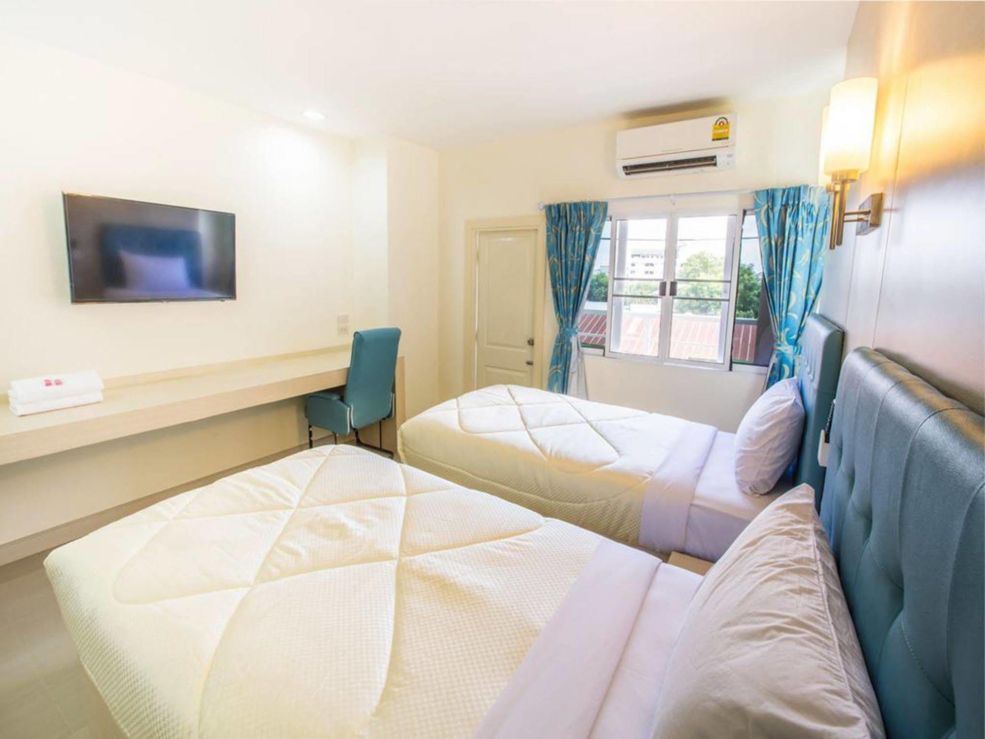 P.A. Thani Hotel Nakhon Sawan Extérieur photo